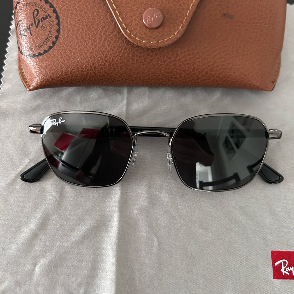 Ray ban sunglases used twice  excellent condicion RB 3664